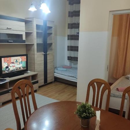 Christina Apartment Будапеща Екстериор снимка