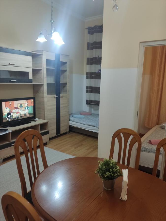 Christina Apartment Будапеща Екстериор снимка